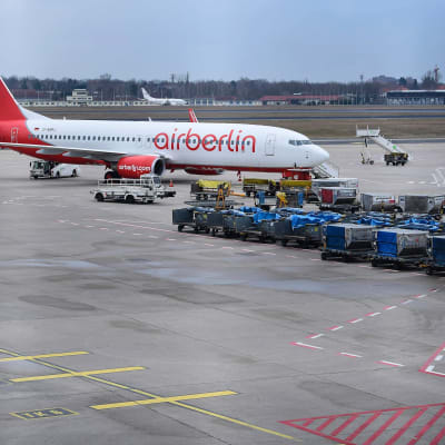 Air Berlin -flygplan på flygplatsen Tegel i Berlin.