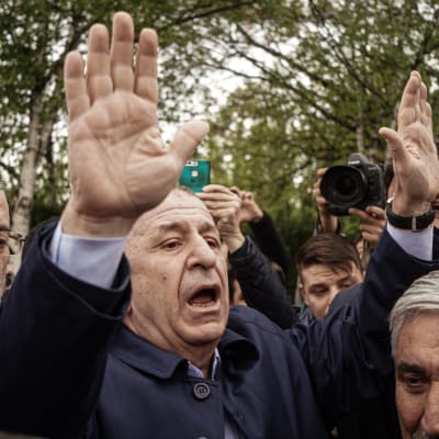 Turkkilainen oikeistopoliitikko Ümit Özdag mielenosoituksessa Ankarassa