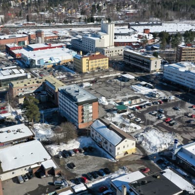 Ilmakuva Pieksämäen kaupungin keskustasta maaliskuussa 2022.