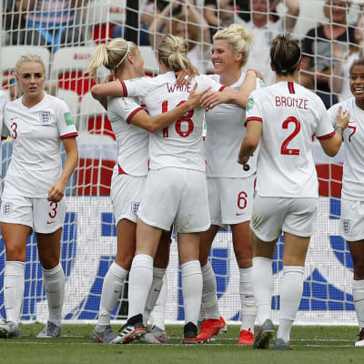 England jublar efter ett mål