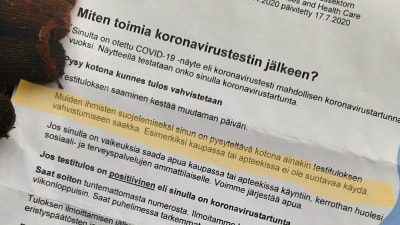 Blankett på finska med direktiv vad man ska göra efter ett coronatest