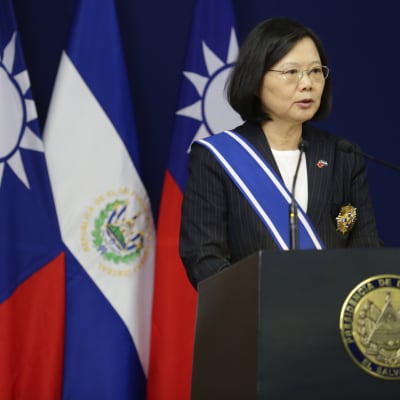 Taiwans president Tsai Ing-wen är mer nationalistisk än sina föregångare men inte ens hon har vågat tala öppet om självständighet för Taiwan av rädsla för Kinas reaktion