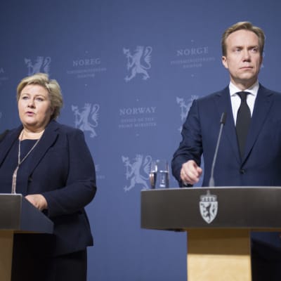 Norges statsminister Erna Solberg och utrikesminister Børge Brende håller presskonferens om uppgifterna om att IS mördat en norrman och en kines.