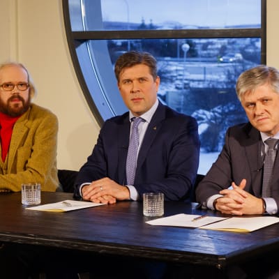 Isländska partiledare Ottar Proppe, Bjarni Bedediktsson och Benedikt Johannesson