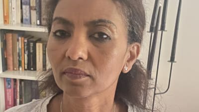 Den svenska barnmorskan Huda Mohammed som har rötter i Tigray, anser att det pågår ett folkmord och att sexuellt våld är en del av det.