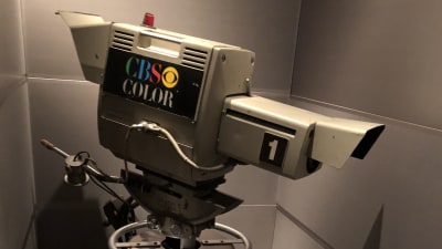 En av de första tv-kamerora i färg från CBS i mediemuseet Newseum