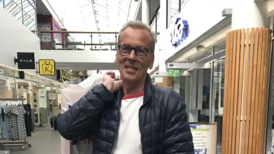 Bertel bäck som står i Rewell Center.