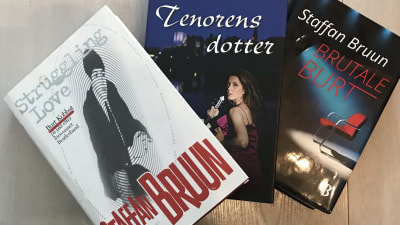 Tre Burt Kobbat-deckare av Staffan bruun på golvet.
