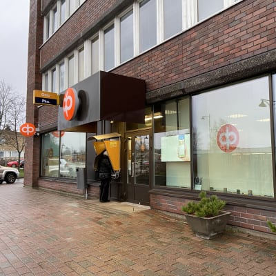 Lakkautettava OP Suur-Savon konttori Juvalla.
