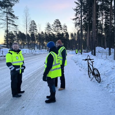 Lakkovahteja Länsilinjojen Joensuun varikon luona.
