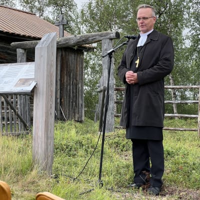 Arkkipiispa Tapio Luoma Utsjoella. 