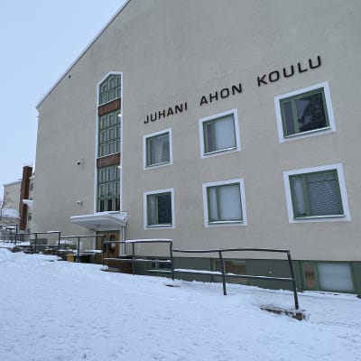 Juhani Ahon koulu Ylä-Savossa Iisalmessa.