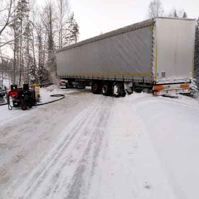 Långtradare i olycka på Forsbyvägen i Mörskom 18.01.19