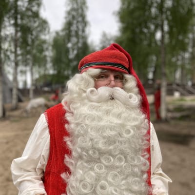 Joulupukki Joulupukin Pajakylässä Rovaniemellä