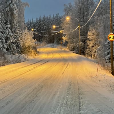 Nilsiä-Varpaisjärvi-tie talvella. 
