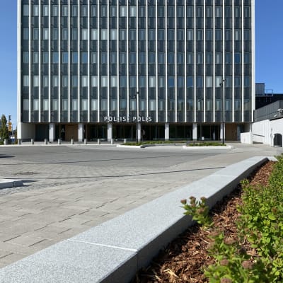 Porin poliisilaitoksen julkisivu.