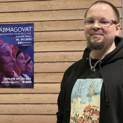 Alkuperäiskansojen elokuvafestivaali Skábmagovat, festivaalijohtaja Aleksi Ahlakorpi 4.1.2022 Kulttuurikeskus Sajoksessa, Inari.