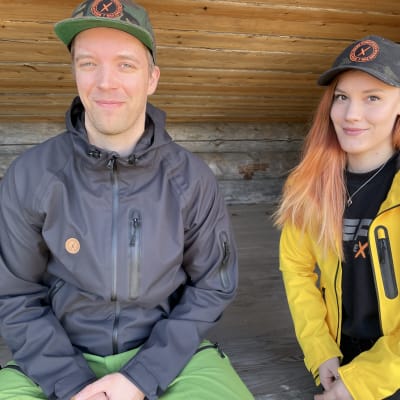 Kuopiolaisen Repo Extreme -yrityksen toimitusjohtaja Timo Rissanen (vas.) ja muotoilija Sanni Martiskainen.