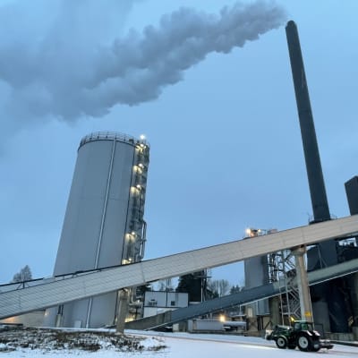 Kuopion Energian kaukolömpöakku Haapaniemen voimalaitoksella.