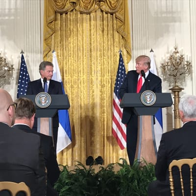 Dnald Trumo och Sauli Niinistö på preskonferens i Vita huset. 