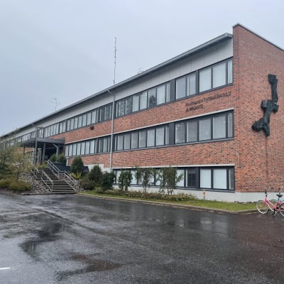 Keuruun Haapamäen tiiliverhoiltu yhteiskoulun  rakennus. 