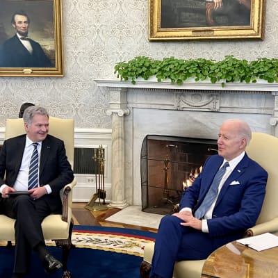 Presidenterna Sauli Niinistö och Joe Biden i Vita huset 4.3 2022.