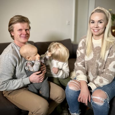 Joonas Pylsy perheensä kanssa. 