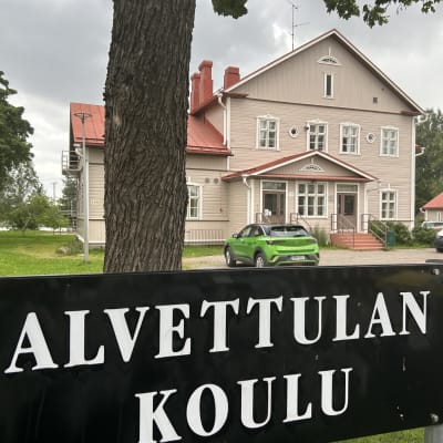 Alvettulan kyläkoulu Hauhon Alvettulan kylällä.