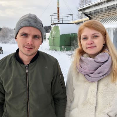 Ukrainalaiset puutarhatyöntekijät Dima Andriievskyi ja Alona Romanovyeh.