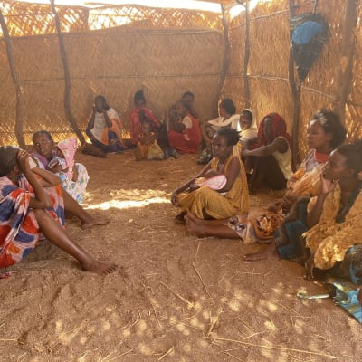 Kvinnor i flyktingläger i Tigray.