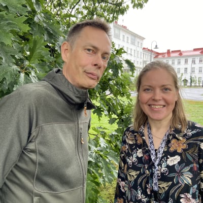 Hannu Tuomisto ja Taina Ranta-Maunus toimivat Seinäjoen perusopetuksen kestävän kehityksen tutor-opettajina. 