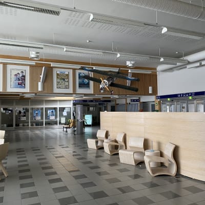 Savonlinnan lentokentän terminaali sisältä. 