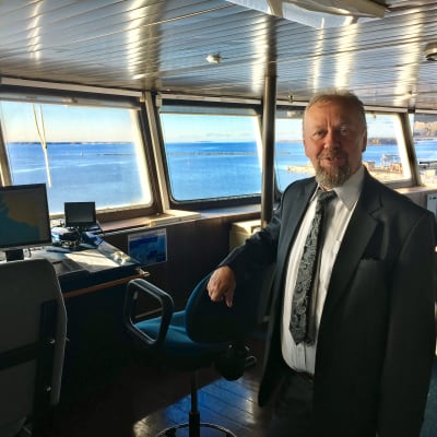 Wasalines vd Peter Ståhlberg på Wasa Express kommandobrygga.