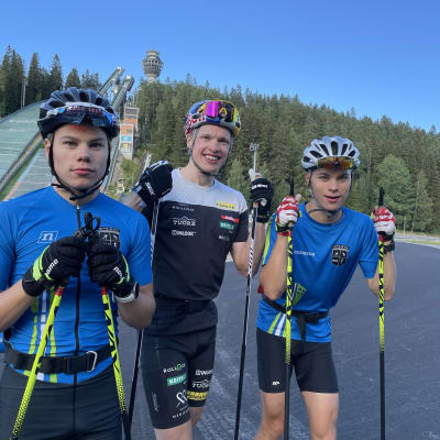 Niilo Mäkinen, Iivo Niskanen ja Nuutti Mäkinen samassa kuvassa