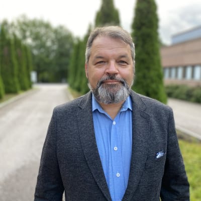 Kuvassa sotaprofessori Mika Hyytiäinen