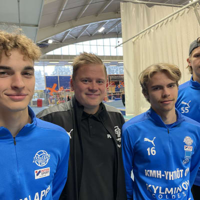 RoPS-pelaajia Alex Tolra, Kimi Isometsä,  ja Tobias Dementjeff (oik.) yhdessä Ville Ulasen kanssa Lapin Urheiluopistolla.