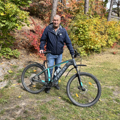 Markus Winstén med sin arbetsförmånscykel.