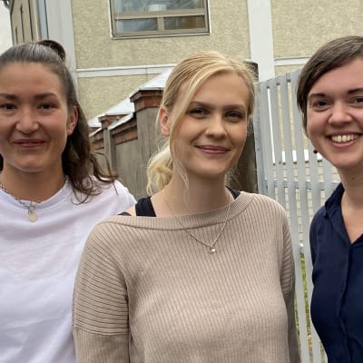 Nadine Mannström, Emmy Randström och Fredrika Åkerö står bredvid varandra.