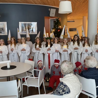 Lucia på Vindängens skola i Esbo.