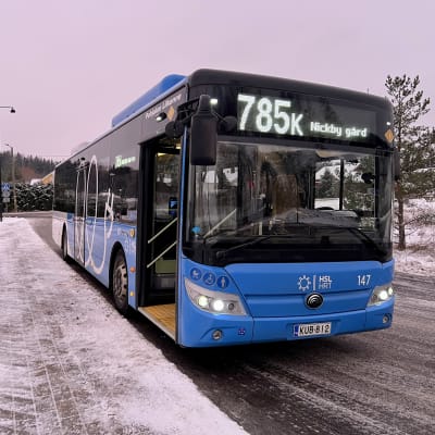 En blå lokalbuss i Sibbo.