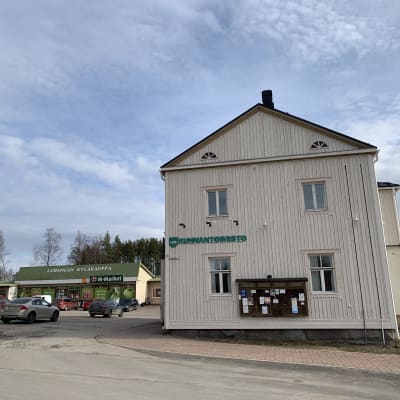 Luhangan kyläkauppa ja kunnantoimisto.
