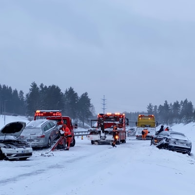 Liikenneonnettomuus valtatie 3 Lempäälä.