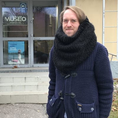 Nicholas Andersson framför Tekniska Museet