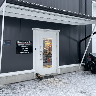 Kone- ja veneliike Konesolmu Kuopion Kumpusaaressa.