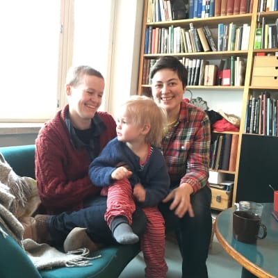 Heidi Lunabba och Ulrica Rosedahl med sonen Bo