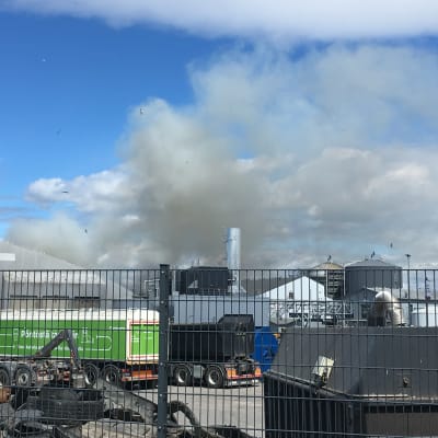 Brand på Toppå avfallscentral i Åbo.