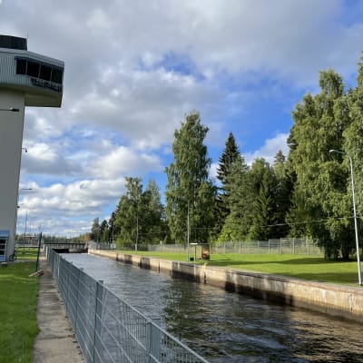Taipaleen kanavan torni ja sulku Varkaudessa. 