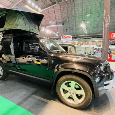 Matkailuauto Lahden Caravan-messuilla.