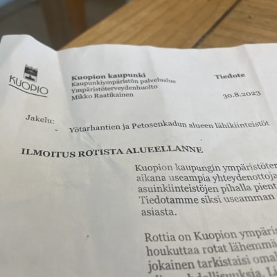 Kuvassa on paperi, jossa kerrotaan rottahavainnoista.