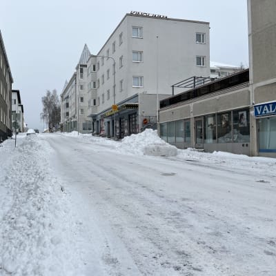 Aurattua talvista tietä Mikkelissä.